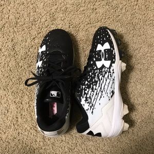 Youth baseball cleats size 4Y